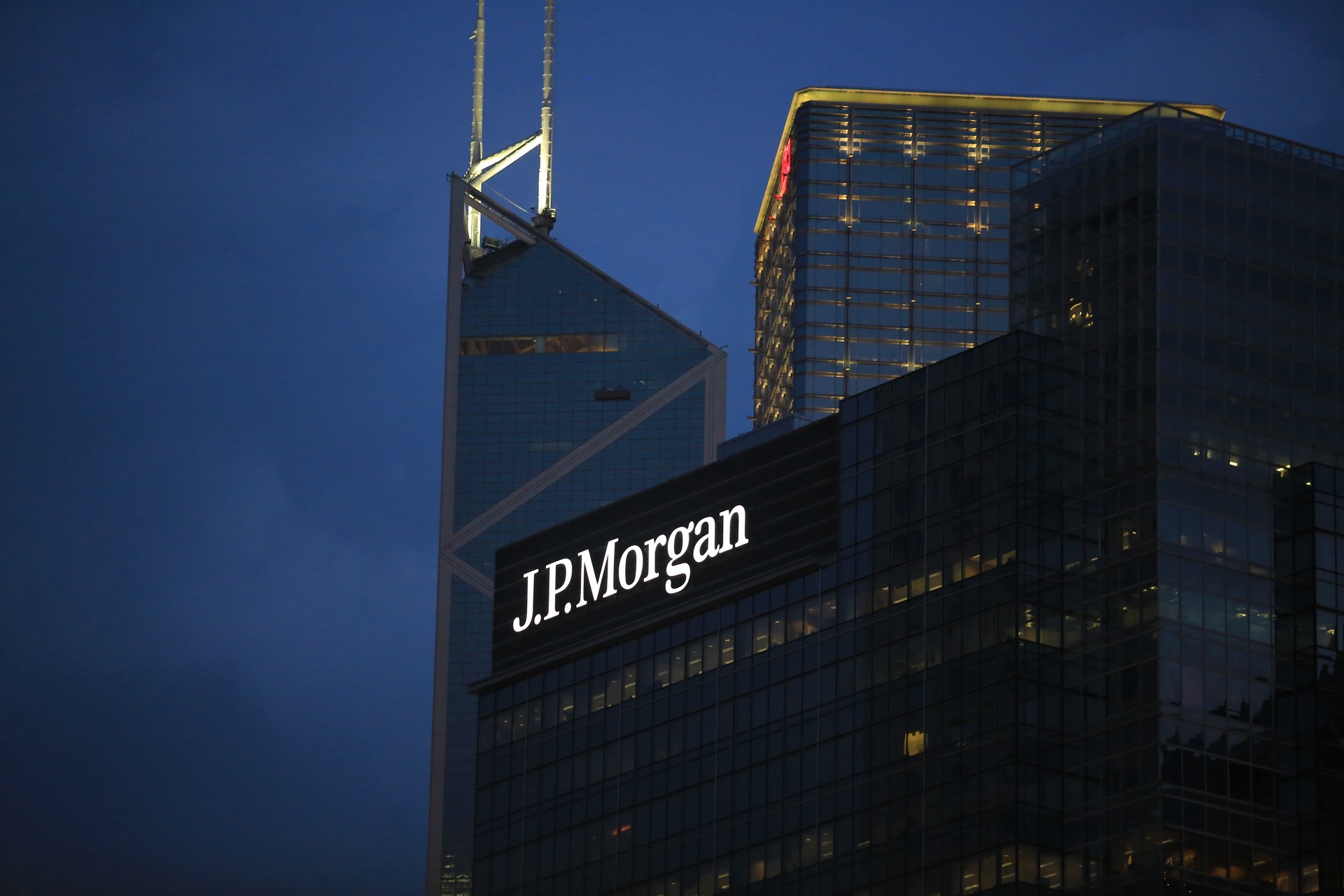 JP Morgan Chase подал суд на ВТБ за то, что требует вернуть долг.
