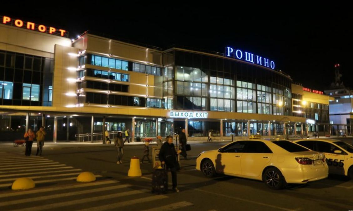 Аэропорт Рощино в Тюмени ввел запрет на вылет мужчин.