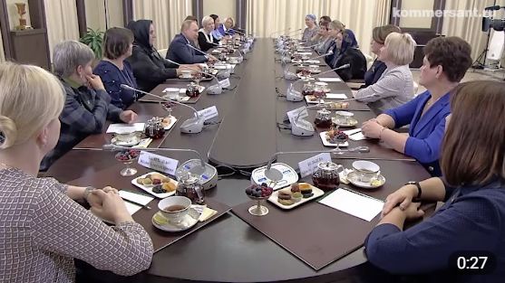 Путин проводит встречу с матерями участников СВО.