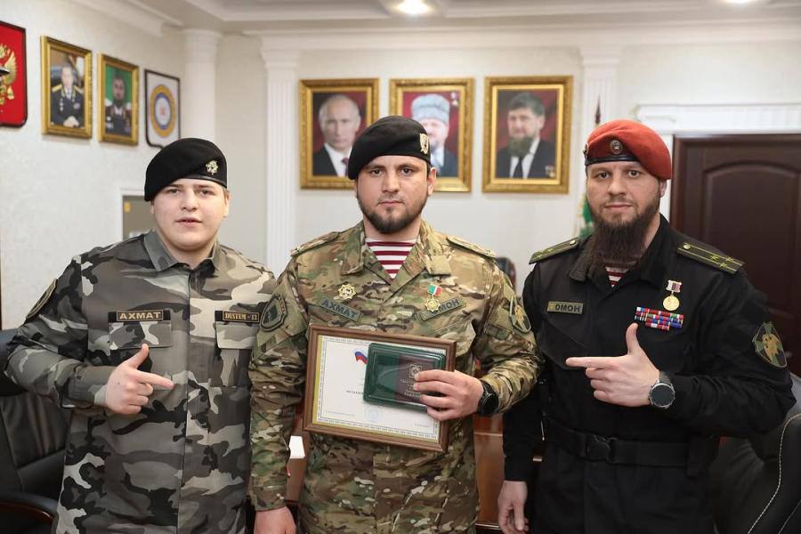 Адам Кадыров снова награжден наградой - значок ОМОН.