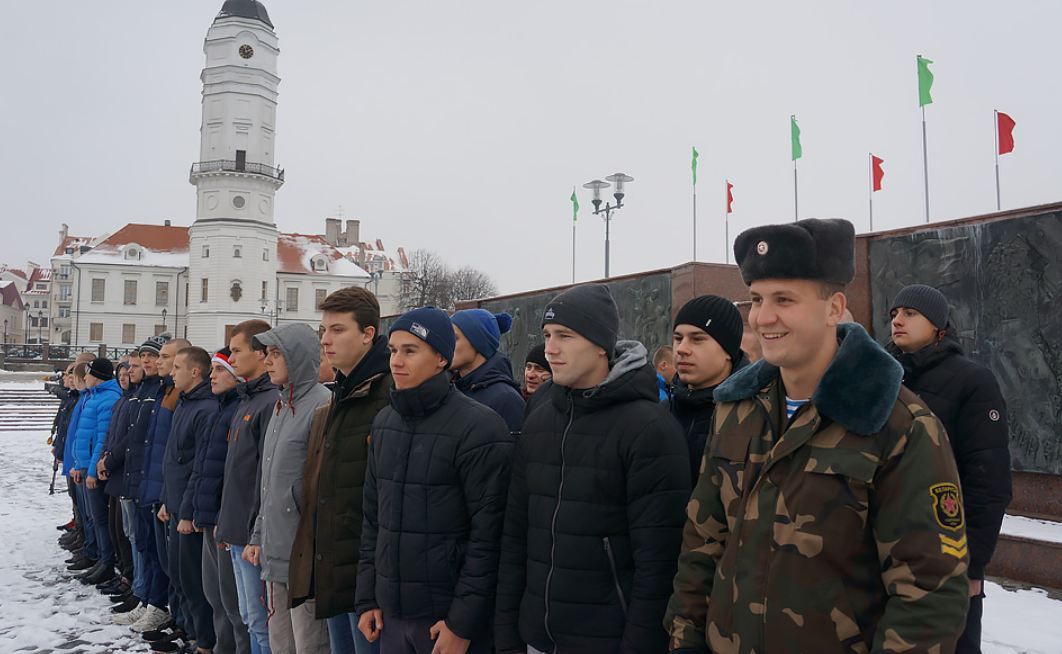 Выезд военнообязанных из Белоруссии не ограничен.