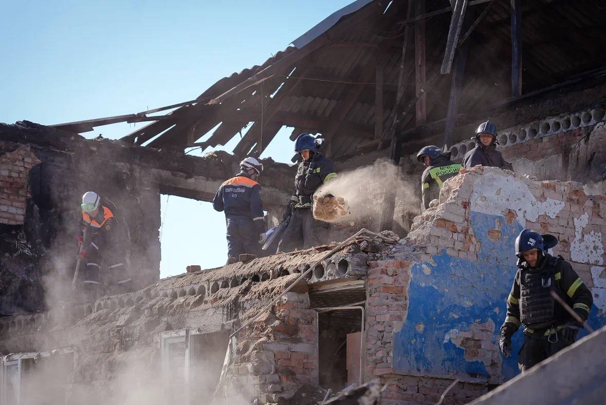 Укры ударили по жилым домам города Токмак - 16 погибших.