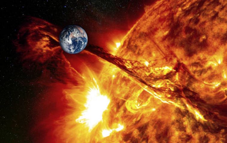 На Солнце произошел мега взрыв - идет магнитная буря столетия.