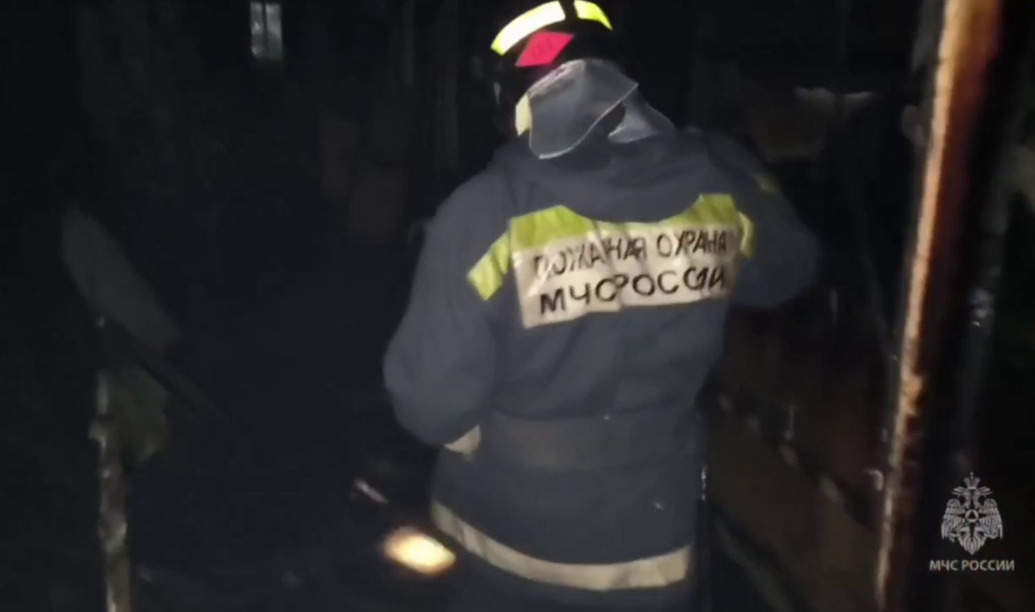 Пять человек сгорели при пожаре хостела в Благовещенске.