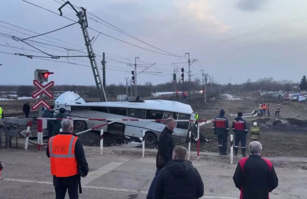 В Ярославской области семь человек погибло на переезде.