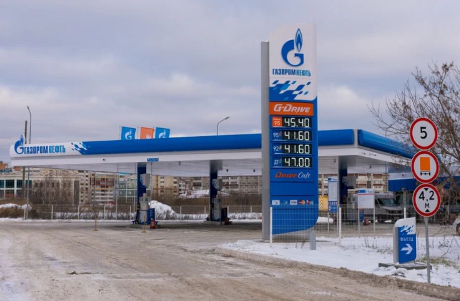 Почти все марки бензина подешевели за неделю в Татарстане