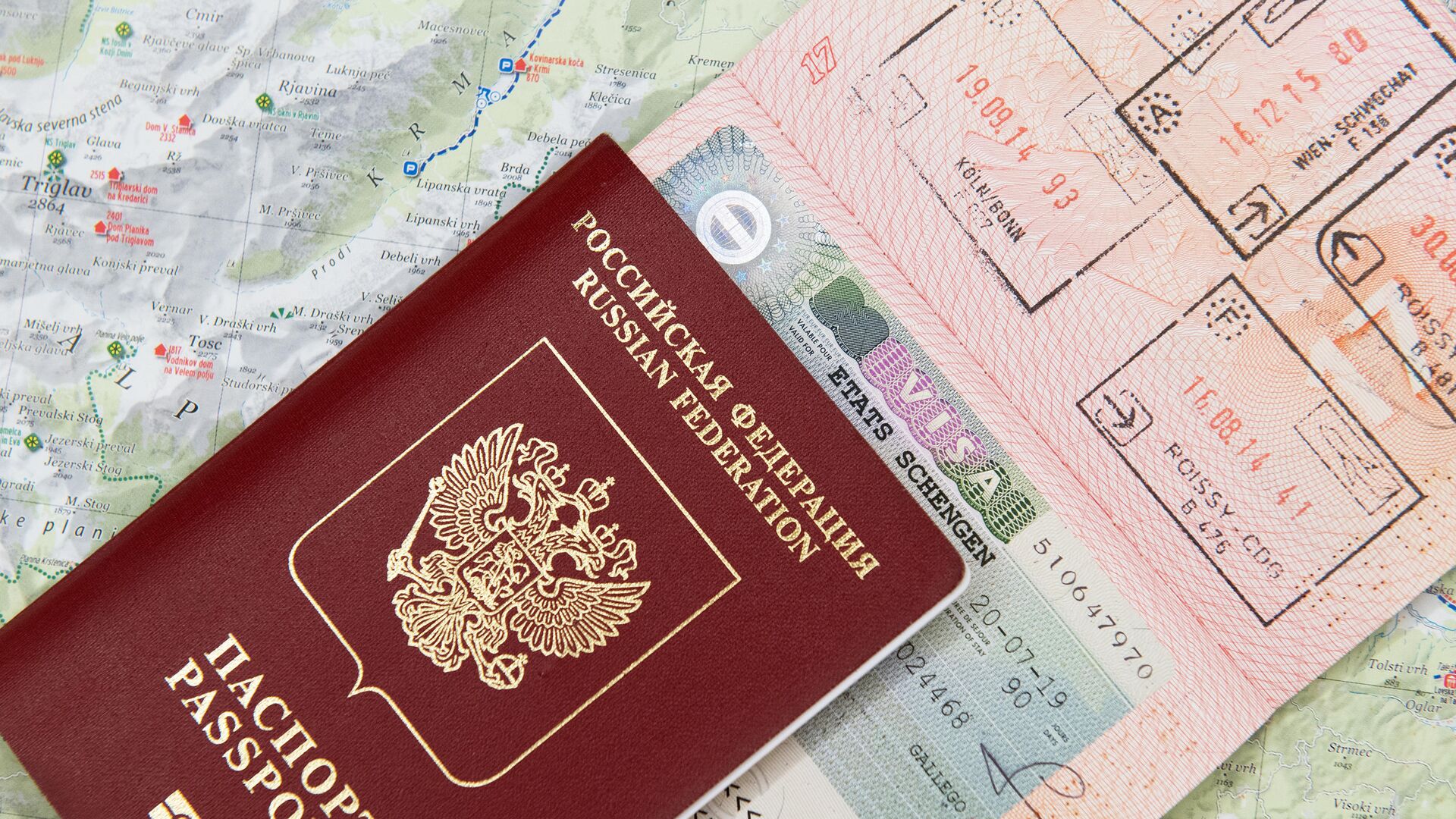 Шенгенская виза для туристов из России станет дороже на 12%.