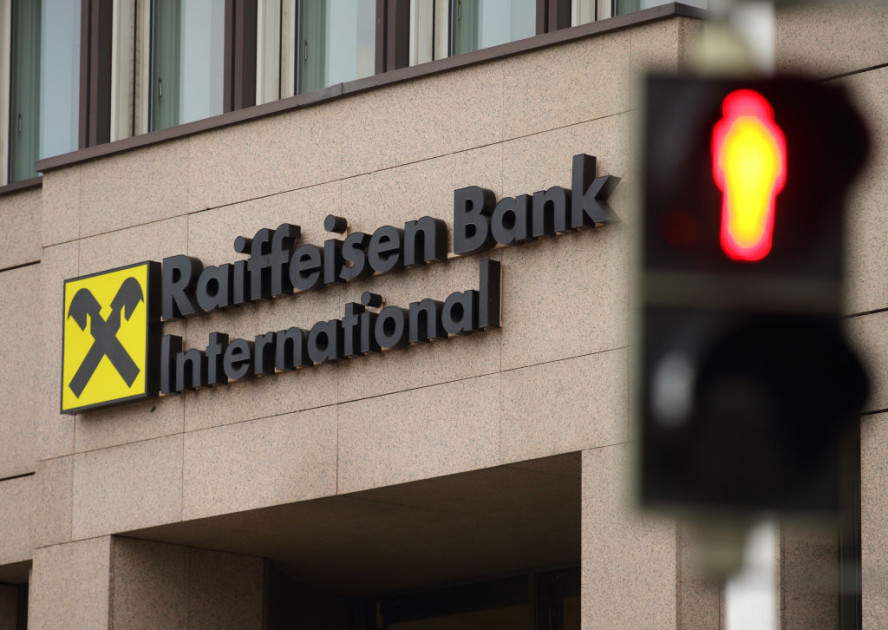 Raiffeisen International сократил корсеть в РФ до пяти банков.
