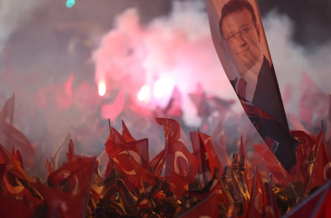 Партия Эрдогана ПСР проиграла муниципальные выборы в Турции.