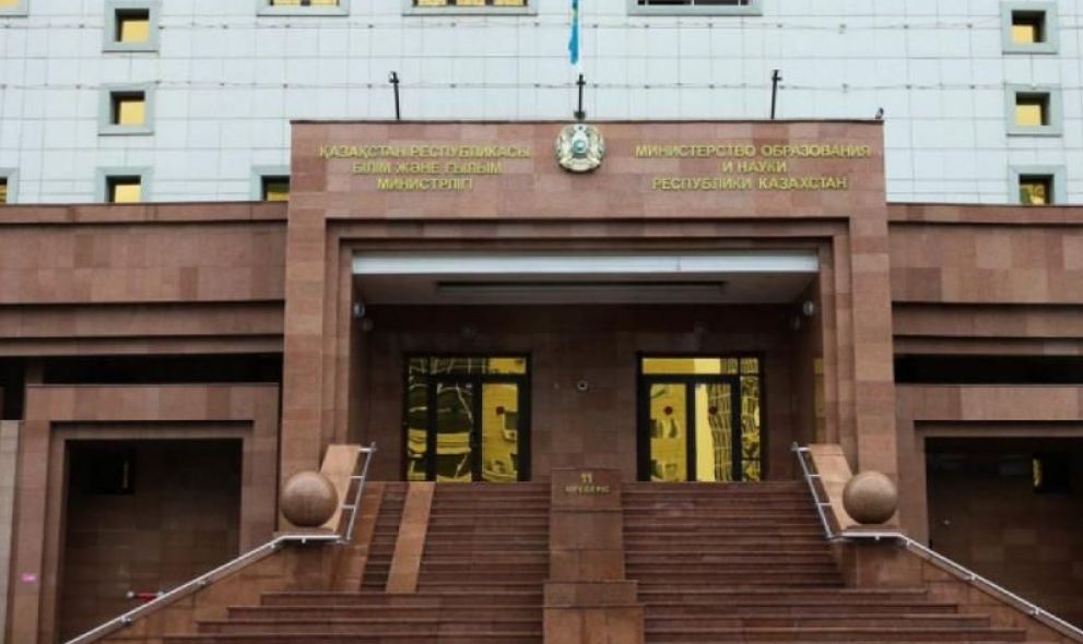 Казахстан отрицает отмену русского языка в школе.
